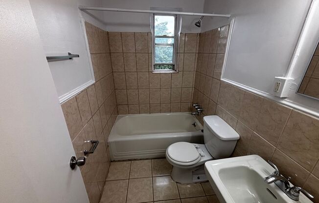 2 beds, 1 bath, $1,150, Unit B51