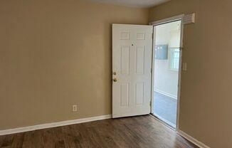 1 bed, 1 bath, 640 sqft, $1,000, Unit 148 W. Balview Ave Apt 2