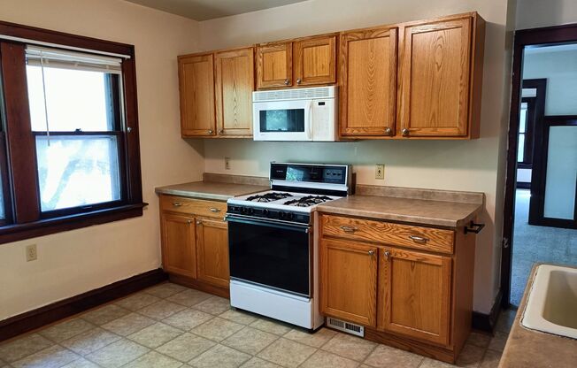 2 beds, 1 bath, $1,395