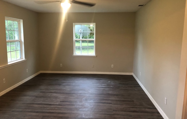 2 beds, 1 bath, $1,300