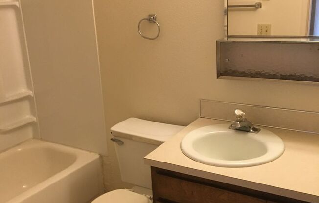 1 bed, 1 bath, 500 sqft, $950, Unit 9