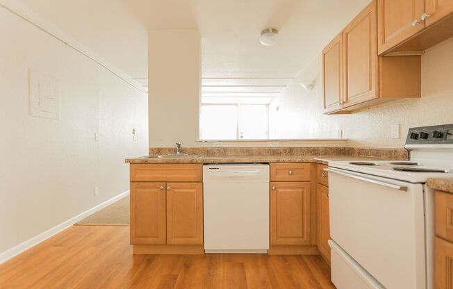 2 beds, 1 bath, 690 sqft, $2,800, Unit 210