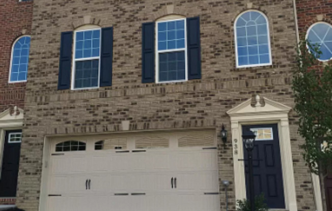 Gorgeous 3 BD/ 2.5 BA Townhouse Available in Wexford!