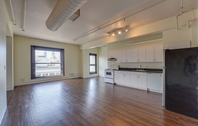 1 bed, 1 bath, 726 sqft, $2,350, Unit 1023-304