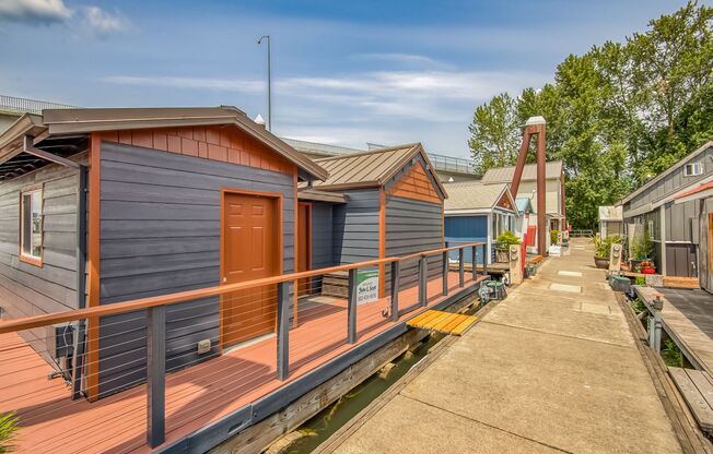 $1,800 - Hayden Island, Columbia Crossings, JANTZEN BAY ROW 9 FLOATING HOME, Ready for Lease!