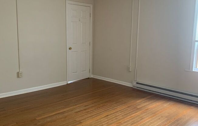 Studio, 1 bath, $725, Unit 5