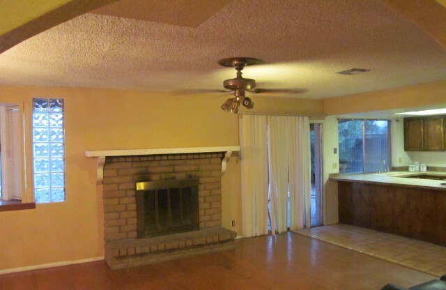 $1995 / 3br - 1600ft2 - OPEN-Saturday 6-14-2025 12-1pm;3BR 2BA,POOL