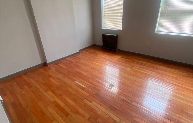 2 Bedroom and 1 Bathroom House in South Philly available May 1st