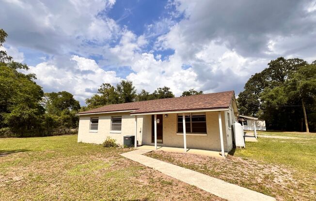 Modern Comfort Meets Prime Location – Spacious 3BR/2BA Retreat Near Dean & University!
