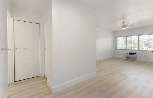 Studio, 1 bath, 400 sqft, $1,900, Unit Unit 03