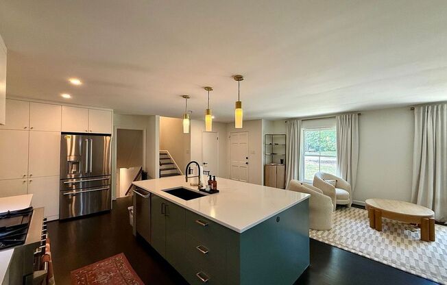 Beautiful 3-bedroom House in SouthPark!
