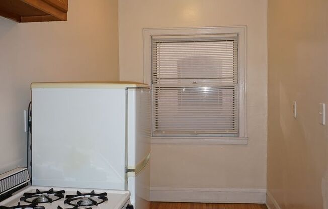 Studio, 1 bath, 375 sqft, $775, Unit 104