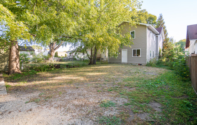 1093 24 AVE SE