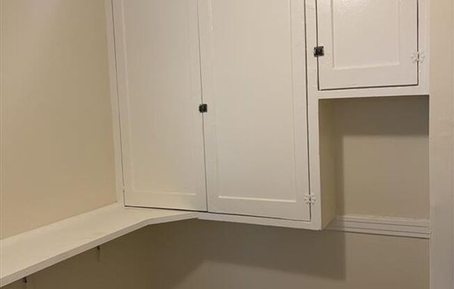 Studio, 1 bath, 385 sqft, $1,049, Unit 207