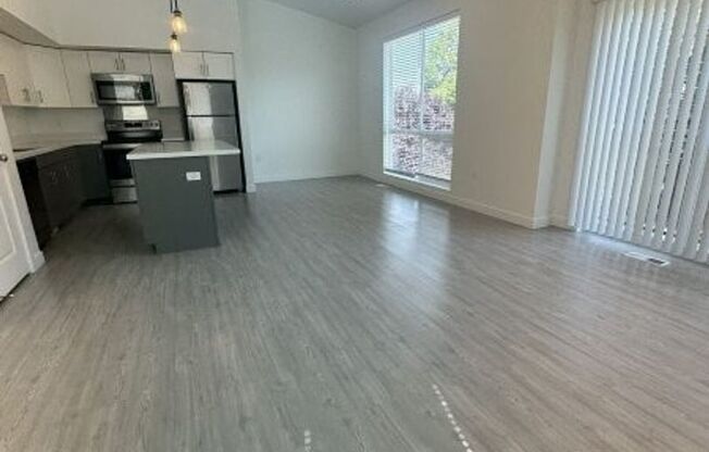 3 beds, 2 baths, 1,400 sqft, $1,895, Unit 572