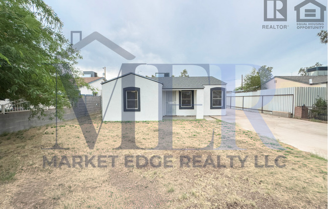 2Bed/1Bath House at AZ-202/24th St! Ready for Immediate Move-In! -- NO HOA! RV PARKING!