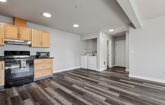 2 beds, 2 baths, 951 sqft, $1,795, Unit 901-2F