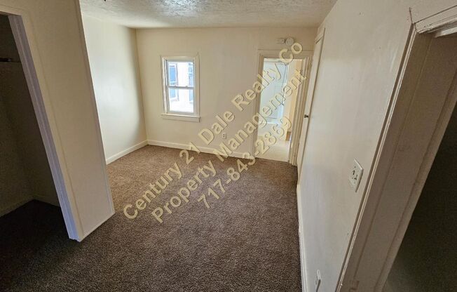 3 beds, 1 bath, $1,095