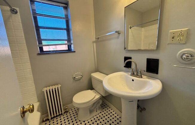 2 beds, 1 bath, 800 sqft, $1,790, Unit 6236 Fifth Ave. #302A