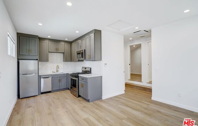 6633 1/2 BELMAR AVE