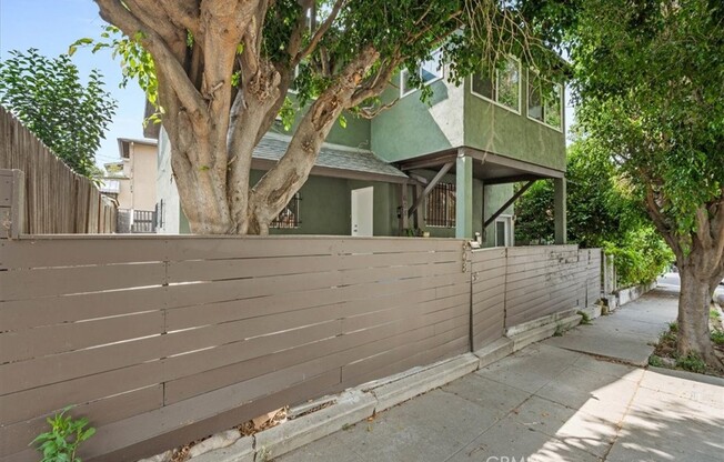 608 N BONNIE BRAE ST