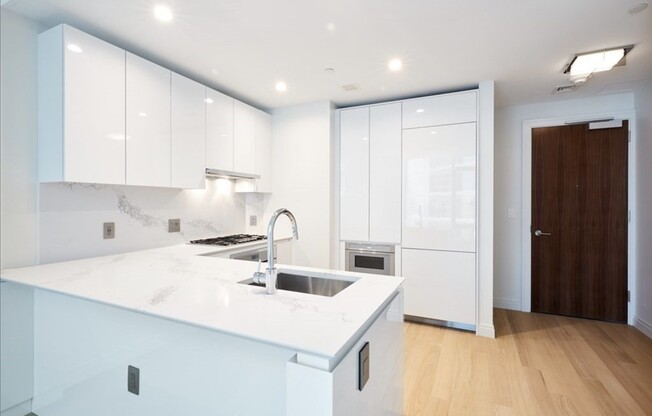 1 bed, 1 bath, 672 sqft, $5,200, Unit 1801