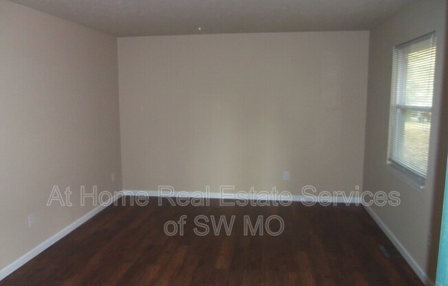 1306 E MCDANIEL