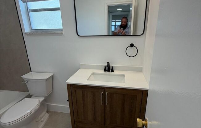 1 bed, 1 bath, 650 sqft, $1,825, Unit 4933-202