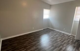 3 beds, 1 bath, $895