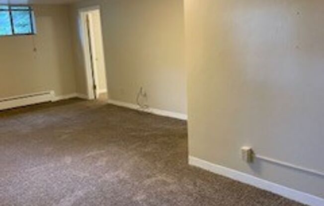 2 beds, 1 bath, $1,800, Unit 686