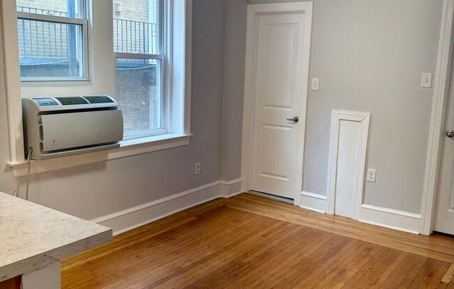 Studio, 1 bath, 300 sqft, $925, Unit 3D