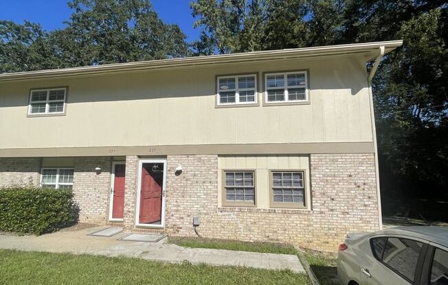 3 bd 1.5 ba townhouse