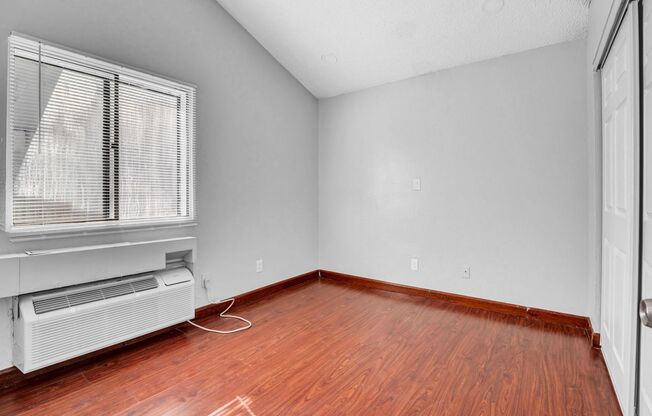 2 beds, 1 bath, 702 sqft, $1,150, Unit 8-1075