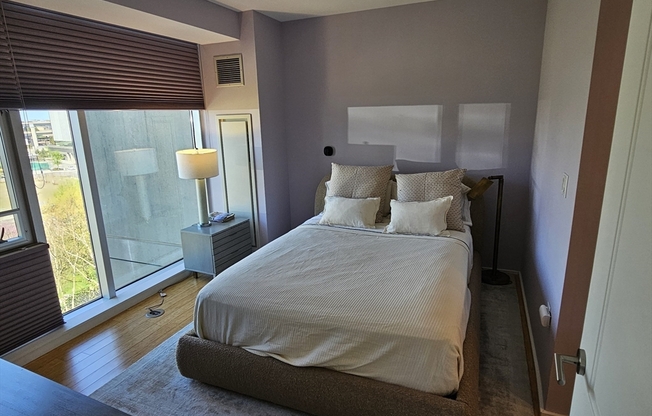 1 bed, 1 bath, 747 sqft, $3,450, Unit 707T