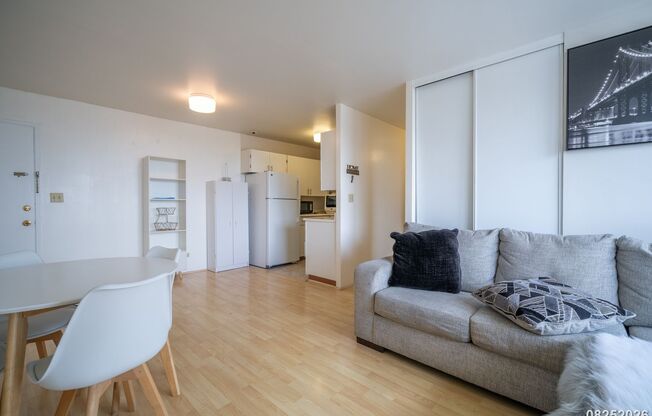 $2,700/ 2 Bed / 1 Bath / 1 Parking – Furnished – Liliha Square, Honolulu Available for Immediate Occupancy