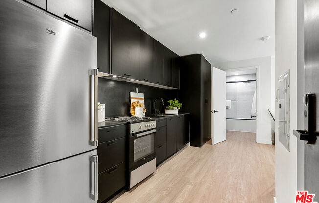 Studio, 1 bath, 350 sqft, $2,450, Unit 236