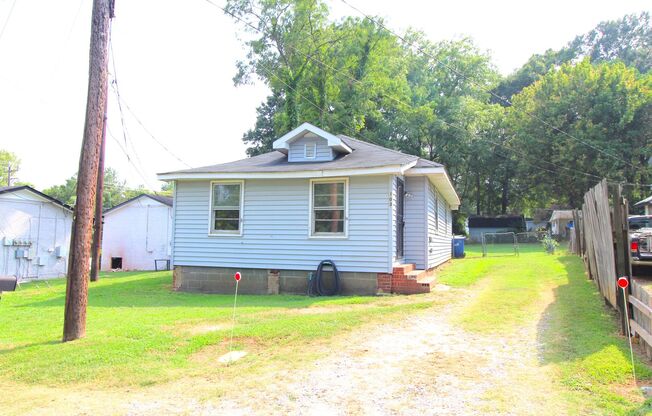 2 Bedroom in Mount Holly, NC!!  (Lawn Care Included)