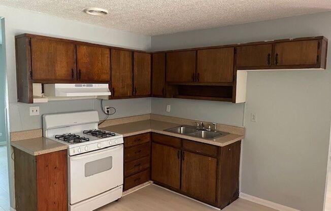 3 beds, 1 bath, $1,195, Unit Unit-1