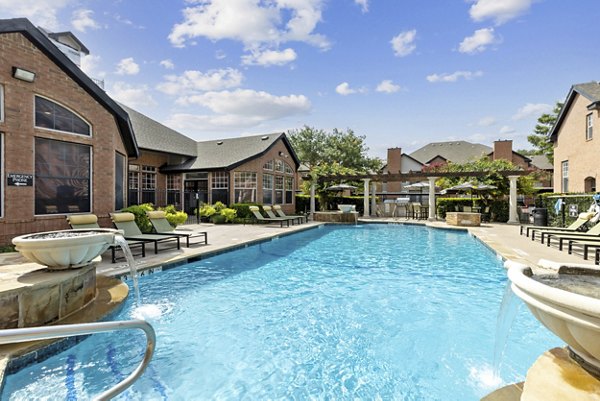 Towns of Chapel Hill Apartments in Plano