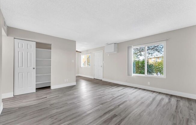 2 beds, 1 bath, 860 sqft, $1,645, Unit 40B
