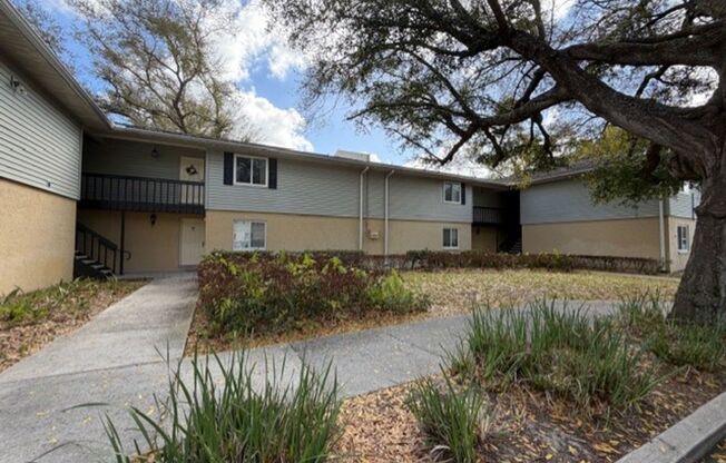 636 GOLDEN RAINTREE PL