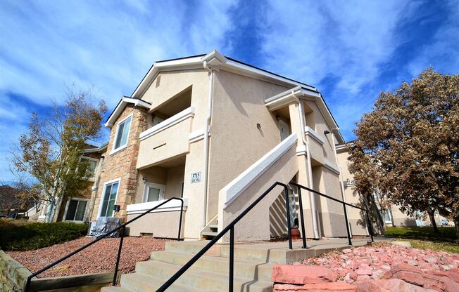 Cute & Cozy Apartment with One Car Garage in Strawberry Field