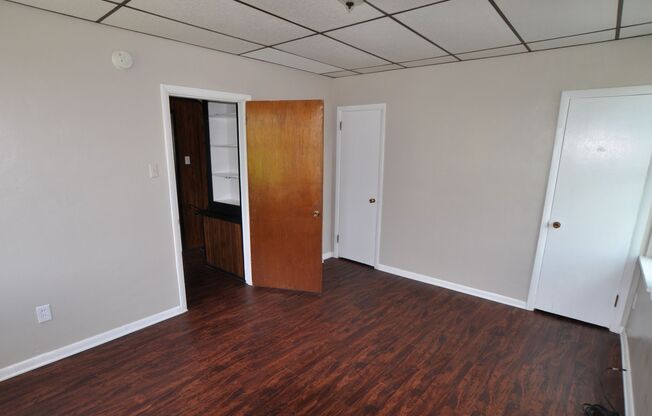 Charming Apartment in Hazelwood. NO APPLICATION FEE & NO SECURITY DEPOSIT