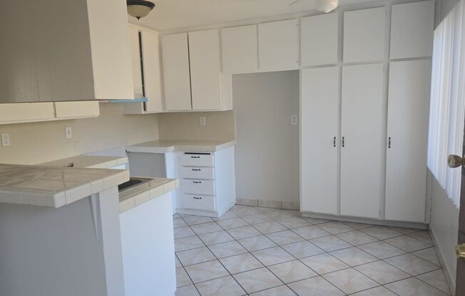 2 beds, 1 bath, 756 sqft, $1,400, Unit Unit 117