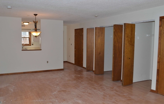 2 beds, 1 bath, 1,100 sqft, $2,200, Unit 21