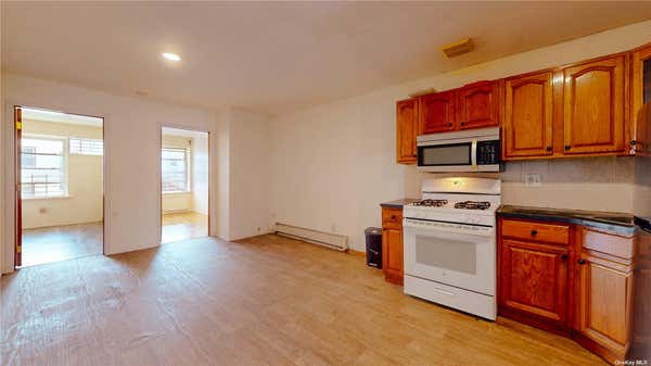 3 beds, 1 bath, 1,173 sqft, $3,200