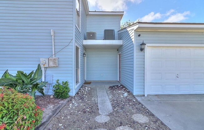 13809 Suntan Ave