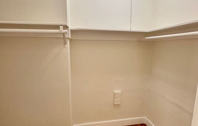 Studio, 1 bath, 450 sqft, $2,500, Unit 08