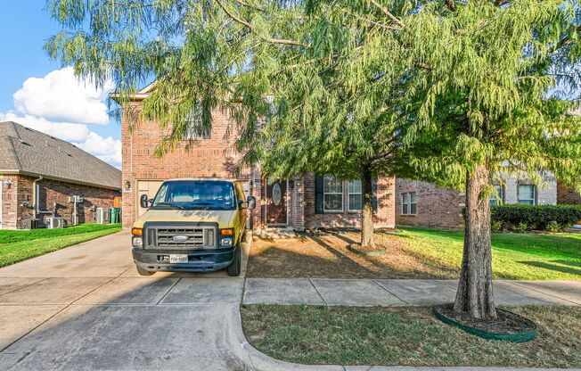 Immaculate 4 bedroom, 2.5 bath in Denton ISD!