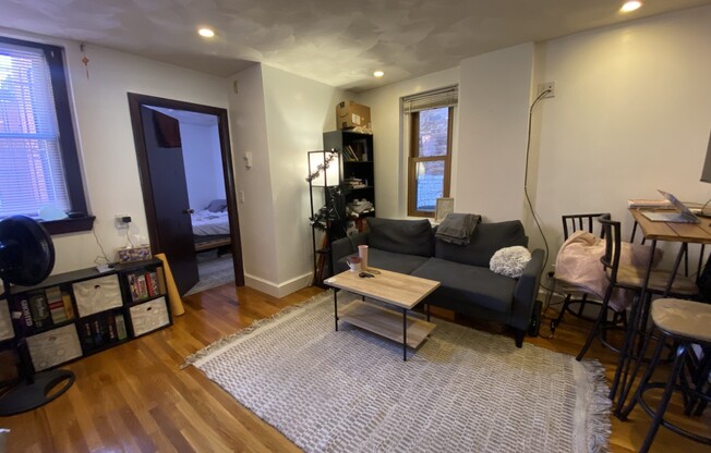 2 beds, 1 bath, 850 sqft, $3,800, Unit 8F